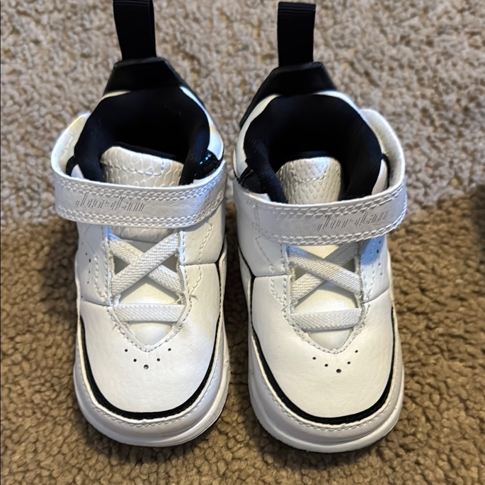 NIB Jordan Courtside 23 White and Black Velcro Strap Sneakers size 4c